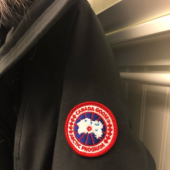 Canada Goose Rossclair Parka Fusion Fit M Black Jacket with Fur Trim - Picture 6 of 6